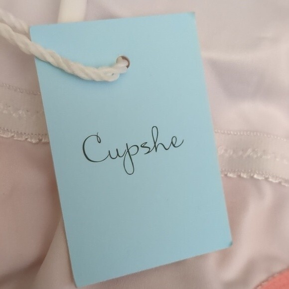 Cupshe Swimsuit Color Block Cut Out One Piece Swimsuit Built in Bra Med NWT - Picture 9 of 9